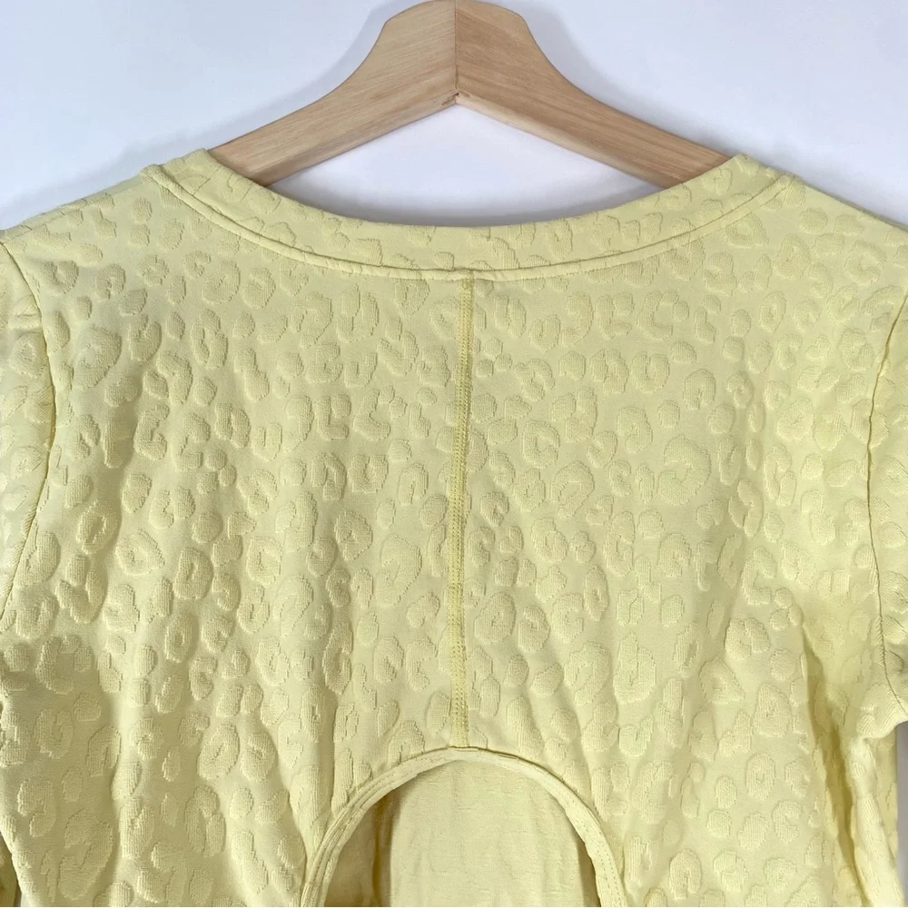 Mono B Butter Yellow Leopard Jacquard Long Sleeve Workout Crop Top Size L